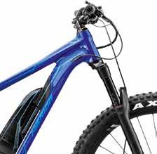 Modern mountain bike geometry combined with short chain stays (439 mm in size M) gives the bike maximum agility.