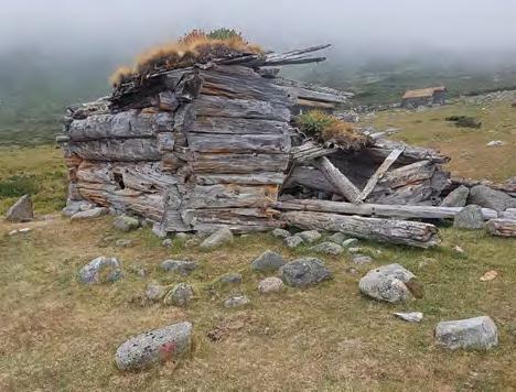 opprinnelige bygget er vist omtrentlig med rødt (tegnet