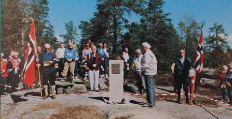 87707) Minneplakett på Verpåsen avdukes 7. mai 1995 av Oppegård HV-forening i anledning 50-årsmarkering av frigjøringen i mai-dagene 1945.
