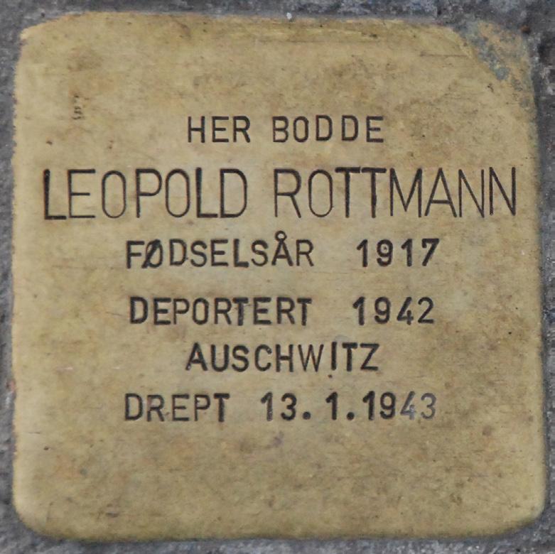 1. Jernbanetorget 5 Leopold Rottmann Hvor: Jernbanetorget 5 Bakgrunnsinformasjon: Leopold Rottmann ble født den 24. mai 1917 i Oslo som yngste barn av Sara og Max Wulf Rottmann.