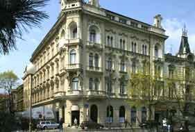 2 VI BOR PÅ FØLGENDE HOTELLER HOTEL PALACE ZAGREB **** (06.-08.MAR) Square J.