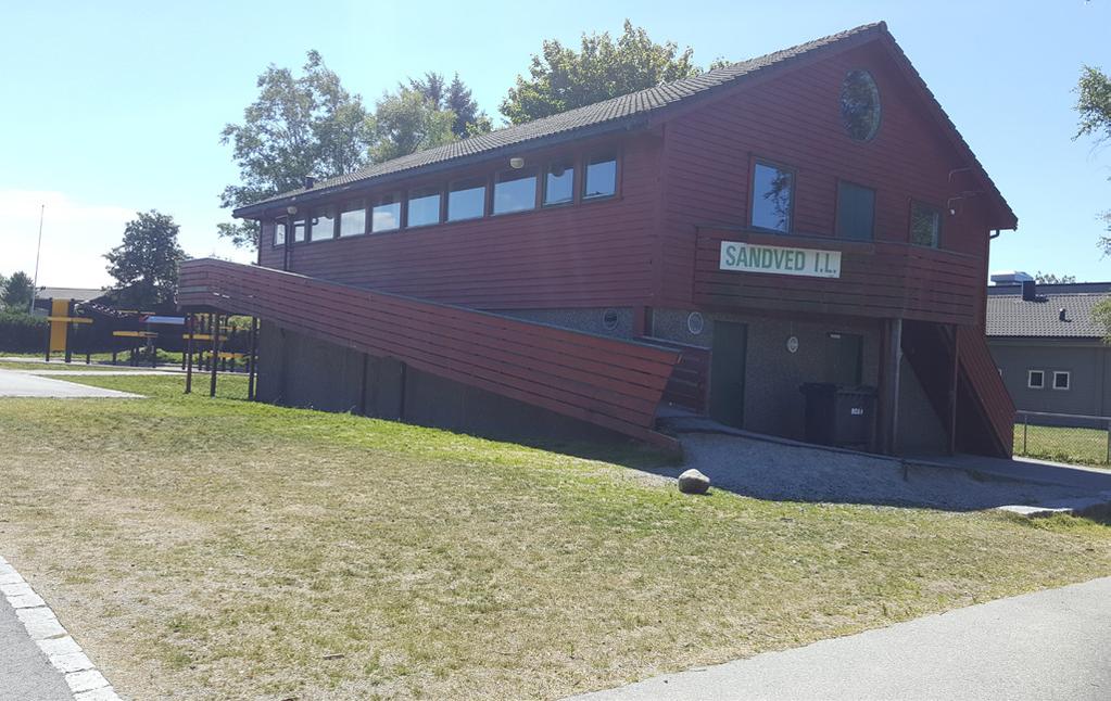 - parkour- og treningsområde Klubbhuset til Sandved idrettslag ligger sørvest i skolegården