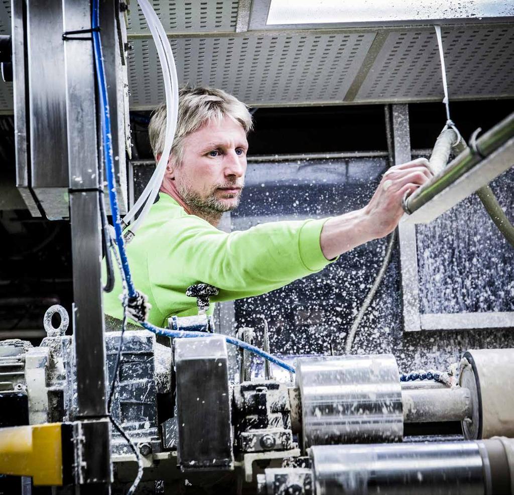 PRODUKT- SPESIFIKASJON Ultra Board er beregnet for innendørs bruk i veggkonstruksjoner som et mer skruefast underlag til tyngre innfestninger.