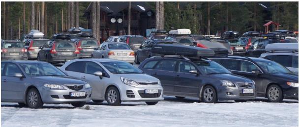 Oppgåve 3 Det står 80 bilar på ein parkeringsplass. 48 av bilane er tohjulsdrivne og resten er firehjulsdrivne. a) Kor mange prosent av bilane er firehjulsdrivne?