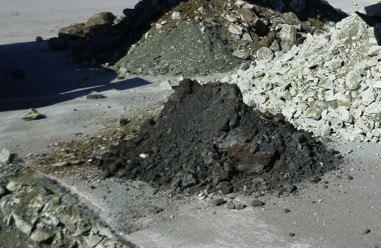 I prøvepunkt HG9 ble det registrert leirig jord og sand, under matjord/plen. På grunn av mye kabler i området var det ikke tilrådelig å grave dypere enn 1 meter under terreng.