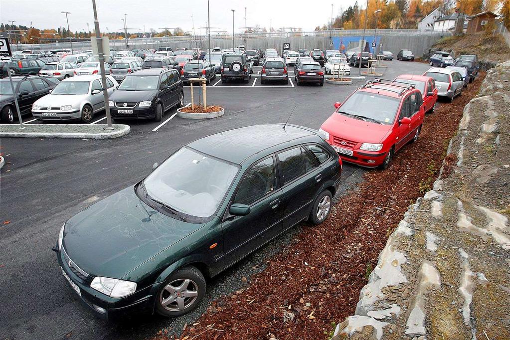 Innfartsparkering Dagens plasser eies og driftes av BaneNor, Statens Vegvesen, kommunene og private aktører Diskuteres hvordan bruken skal reguleres, ulik praksis - plassene langs Kolsås- og