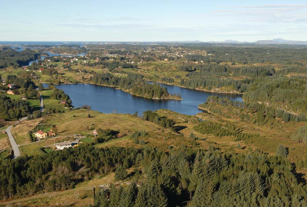 Kvalheimsvatnet sett fra sør.