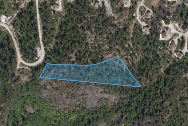 3.3 Felt uten navn Dette feltet er et område som vil binde sammen eksisterende/regulerte hyttefelt ved Lauk e- fjell/mellomfjell. Området ligger sør for eksisterende bebyggelse (Figur 8).