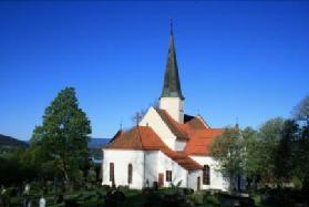 Bygningsbefaring av kirkene. 30.05 var det befaring bl.a. av Snarum kirke. Status: Bra vedlikeholdt, men vinduene må sjekkes.