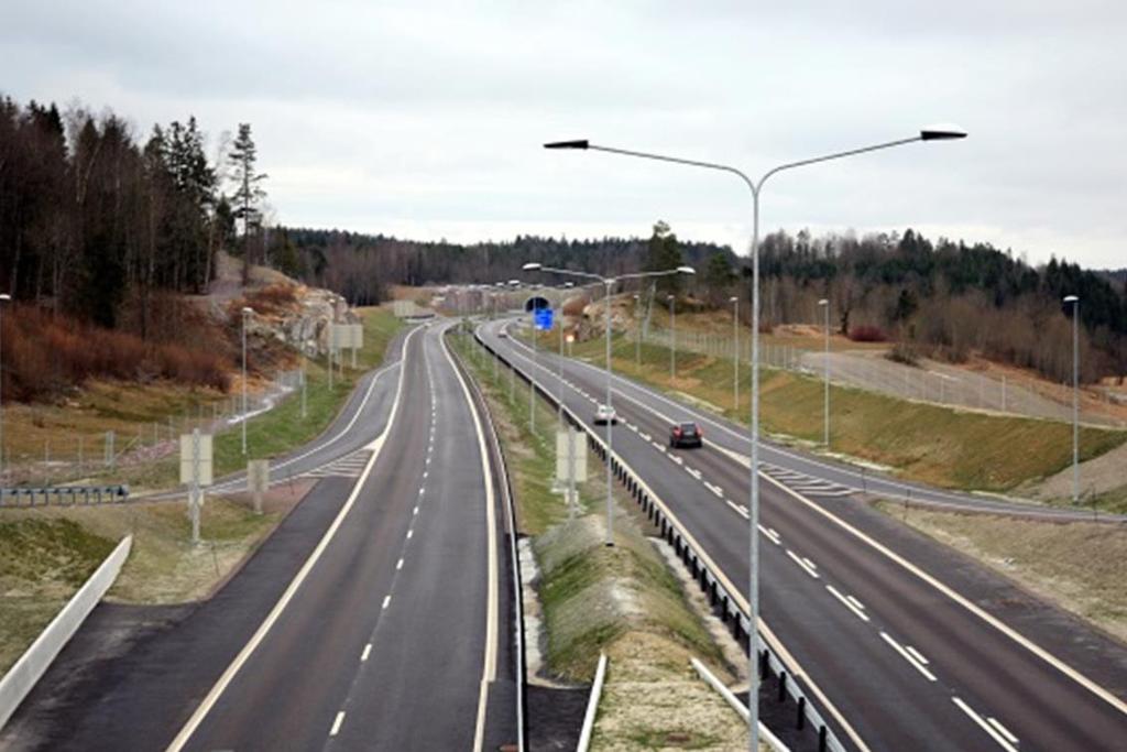 Nytten av å bygge veg Viktigst er trafikksikkerhet: Sikre veier med reduserte ulykkeskostnader Nytten for trafikantene: Endret reisetid Endret