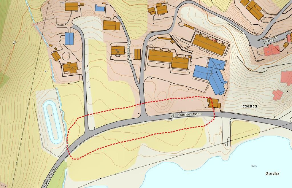 I øst starter undersøkelsesområdet ved husadressen Hamrevegen 29 og i vest slutter området ved bekken som renner ned fra Hatlestad terasse (figur 2).