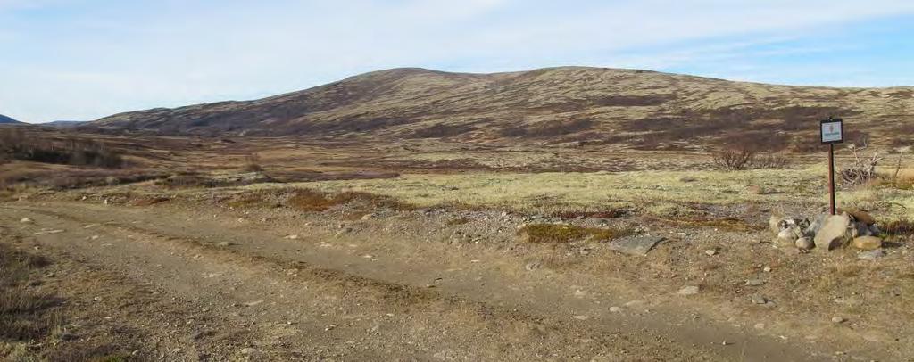 Ved Finnhaugan går det av en sti oppover, ca. 1 km. Denne er vanskelig å sykle. Her passerer man tidligere Hamndalsgruva som var en del av Børsjøhøgruvene, og som ligger på ca. 1100-1200 moh.