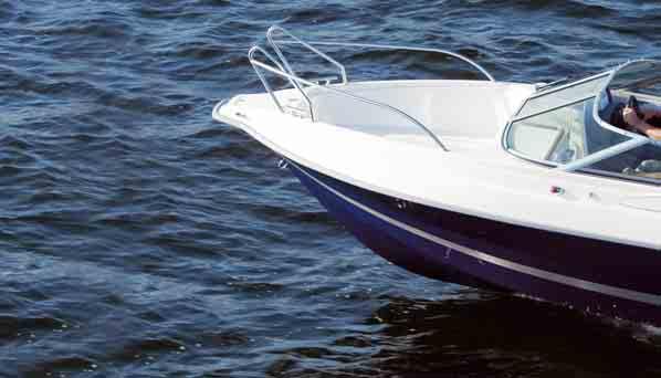 Bowrider T55 MAKSIMAL YTELSE Uttern T55 er en vinner! Ny styling, livlig ytelse og rikelig utstyr denne båten er ideell til vannskikjøring, fisking og all slags aktiviteter for hele familien.