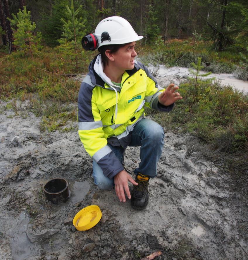 NYTT VANNVERK OPPSUMMERING AV RESULTATER Befaring og kartlegging VLF undersøkelser Etablert to nye brønner Flesberg trenger 10 m 3 /t (3l/s) Innholdet av radon og