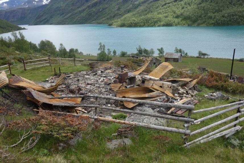 Forvaltningsmyndet kan gje løyve til bl.a: - gjenoppføring av bygningar, anlegg og innretningar som er gått tapt ved brann eller naturskade. ( 3 pkt.