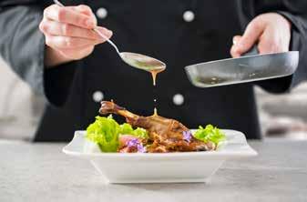 Kulinariske opplevelser Rabatt på hotellets frokost, lunsj og middag er også en del av Grand Living-menyen.