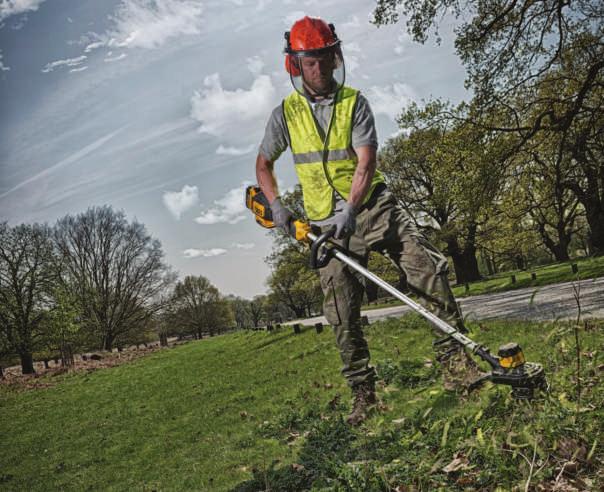 NYHET DEWALT LANDSKAPS- BEHANDLING Det nye sortimentet av hageprodukter