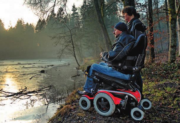 Levo er stolte av å tilby rullestoler som kombinerer sittende og stående stillinger, tilpasset dine unike