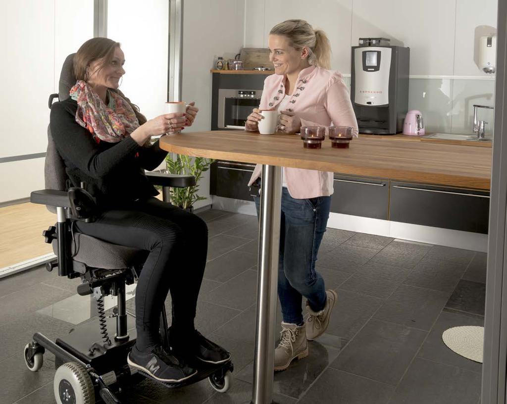 REAL 6100 PLUS Elektrisk rullestol begrenset utebruk. Innendørs. Manuell og elektrisk POST 26 1. valg POST 27 2. valg Real-stolene er kjent for sine gode og komfortable seteenheter.