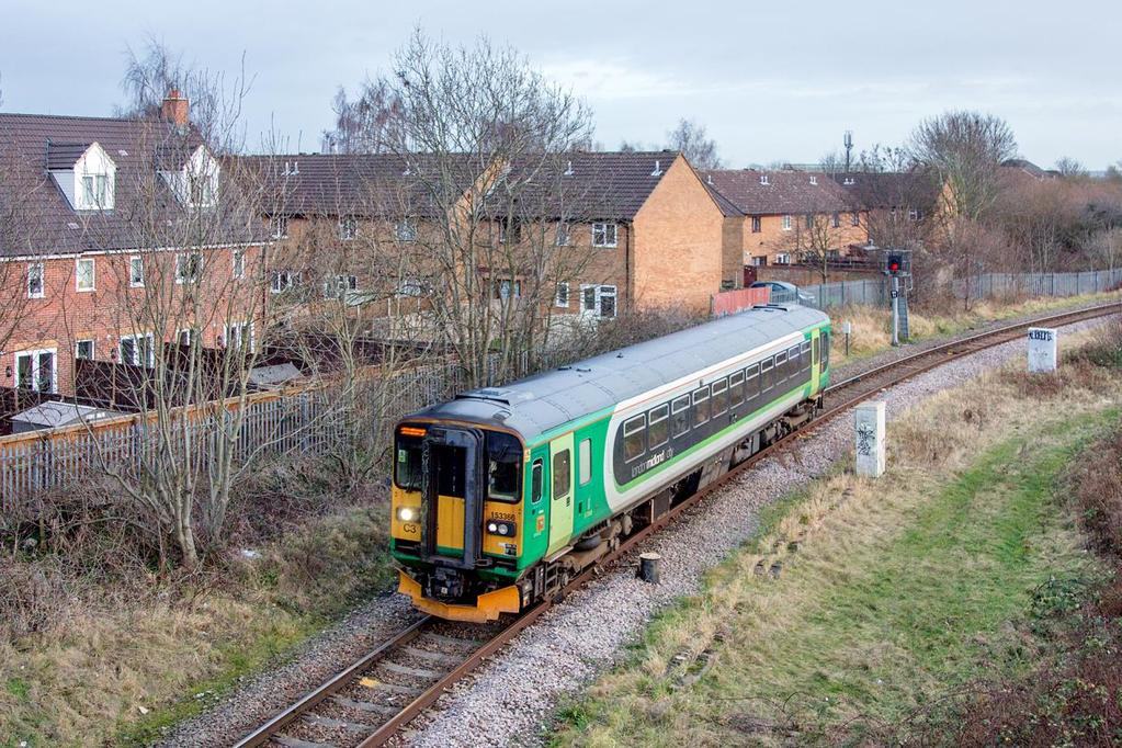 ved den minst like betydningsfulle Midland Main Line som forbinder London med Leeds og Manchester via både Leicester, Derby og Sheffield.