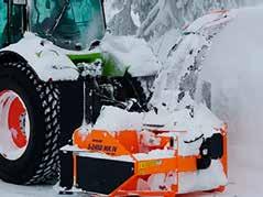 230,- med Trima/ SMS-feste Stark UAR 4200/2400 Perfekt u-plog for samling og flytting av snø Fleksibel arbeidsbreidde frå 2,80 til 6,60 meter.