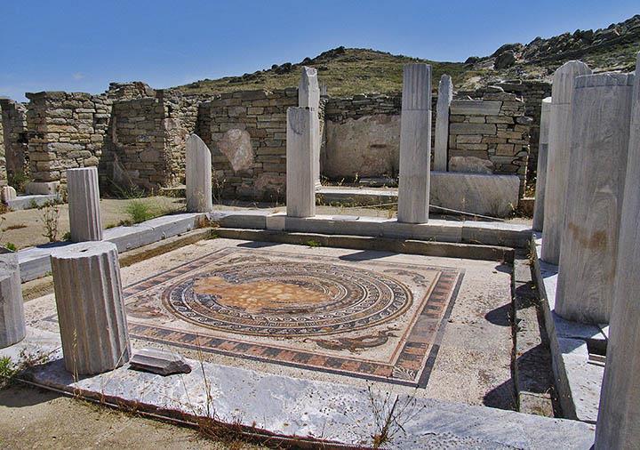 Hele byen står på UNESCOs liste over verdens kulturarv. Pafos er også viktig på grunn av sin religiøse historie. Vi forlater hotellet etter frokost. Etter ca.