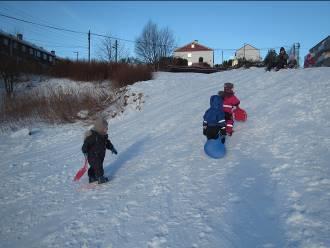 Februar gav oss motoriske utfordringer på tur og på uteområdet i barnehagen.