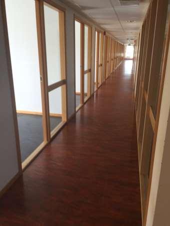 Bilde 18: Korridor i 1.etasje kontorfløy mot sør.