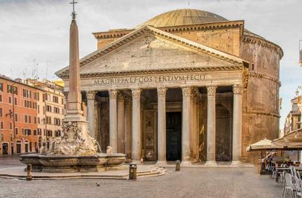 Dag 2 Byrundtur i det historiske Roma (F, M) Etter frokost viser vår guide oss de mest kjente severdighetene i sentrum av Roma. Vi besøker bl.a. Spansketrappen, Pantheon og Piazza Navona.