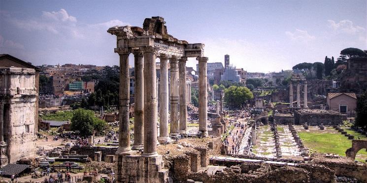 Litt tid til en lett lunsj før vi fortsetter dagen i det gamle Romas politiske og religiøse sentrum, Forum Romanum, og lærer om livet i det gamle Roma.
