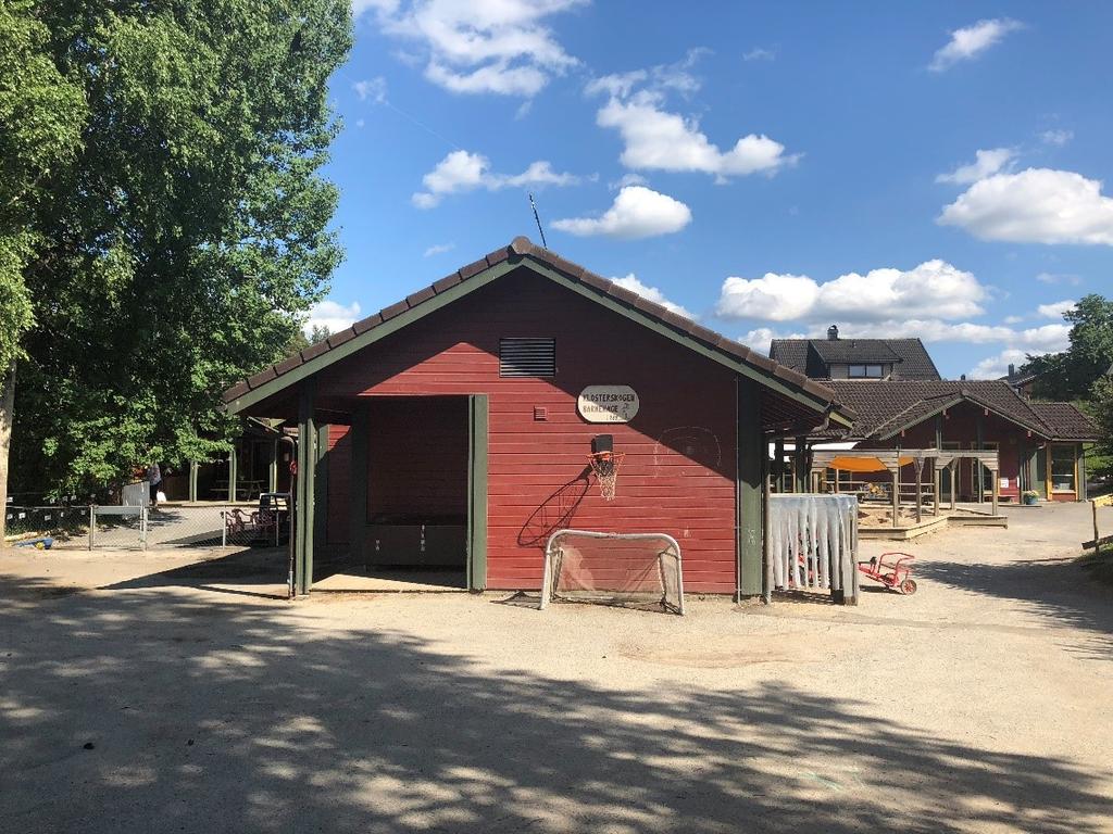 Klosterskogen barnehage Visjon: BARN I SENTRUM IKlosterskogen barnehage har språk gjennom lek som hovedsatsing.