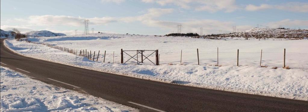 landform, store fjordsjøer, samt bebyggelse og jordbruk i bunnen av dalene.