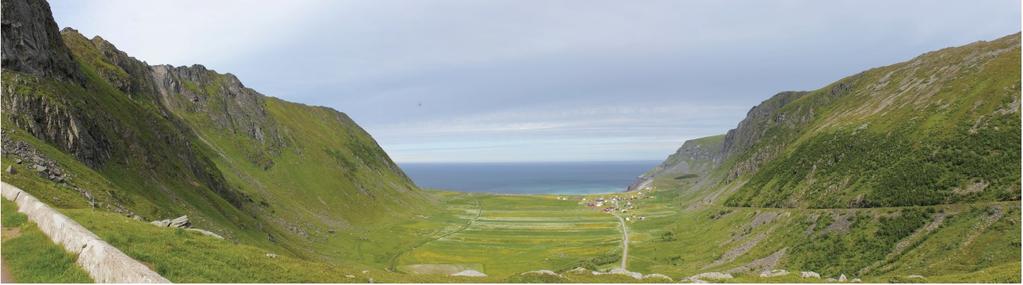 kan best beskrives som et stort lukket rom som åpner seg mot havet i vestlig retning.