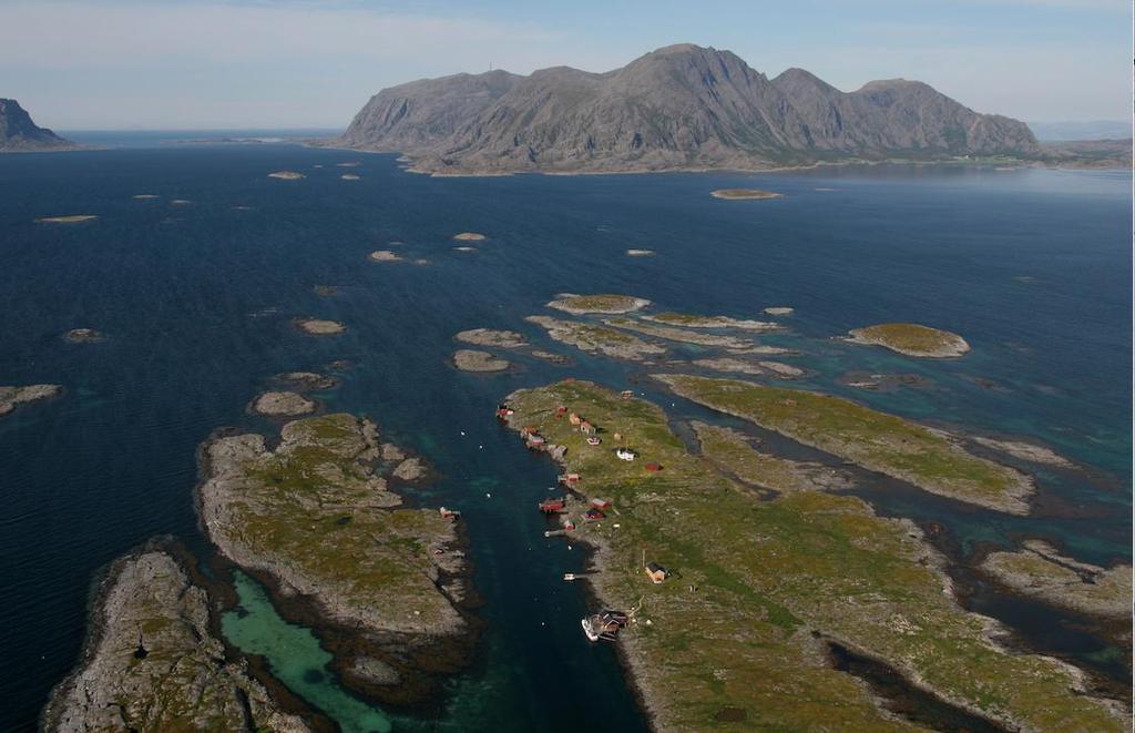 Vegaøyan viser hvordan generasjoner av fiskere og bønder gjennom de siste 1 500 år har opprettholdt en bærekraftig levemåte i et værhard område nær polarsirkelen,