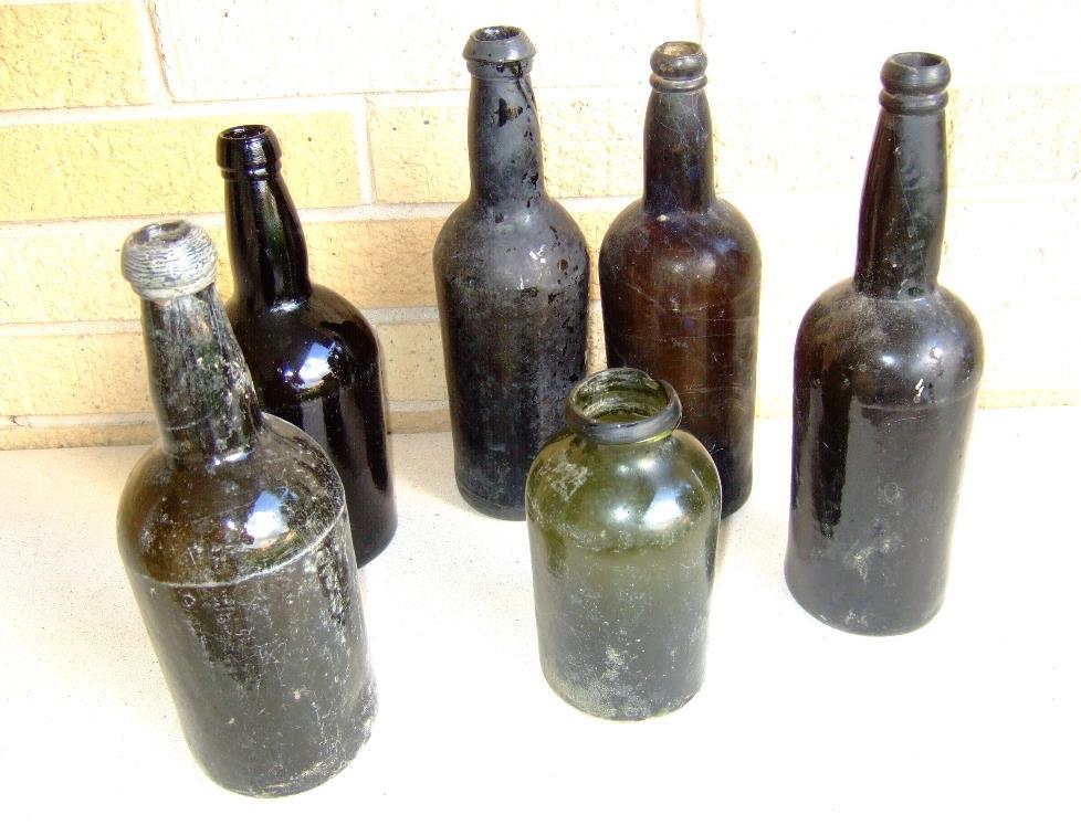Flaske Black glass 1500-1860 Flaske/kanne.