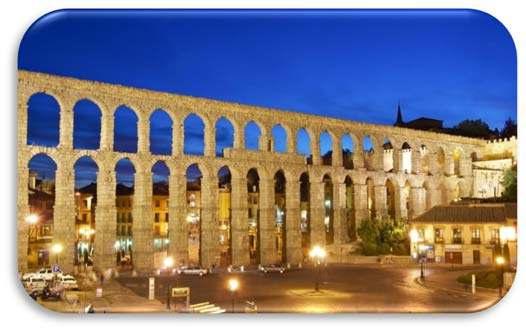 Også i det historiske hjertet av Salamanca, passerer du palasser, klostre, adelshus, katedraler og den mest imponerende Plaza Mayor. Opplev kvelden på egenhånd. Overnatting i Salamanca.