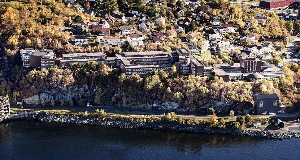 Ladejarlen HISTORIE Planlagt som skolesenter på 1960-tallet, da de maritime skolene i Trondheim begynte å lufte ideen om et maritimt