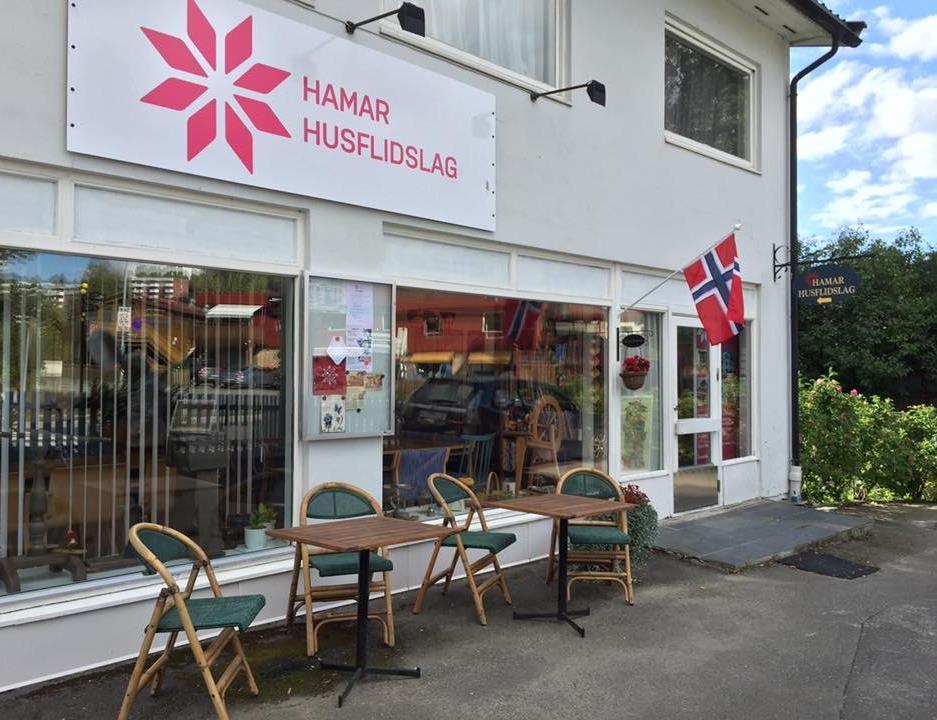 Husflidskafé Åpent hus med anledning til å få hjelp til sine «ufoer» eller holde på med eget håndarbeide sammen med likesinnede. Det vil også være anledning til å handle fra våre produkter.