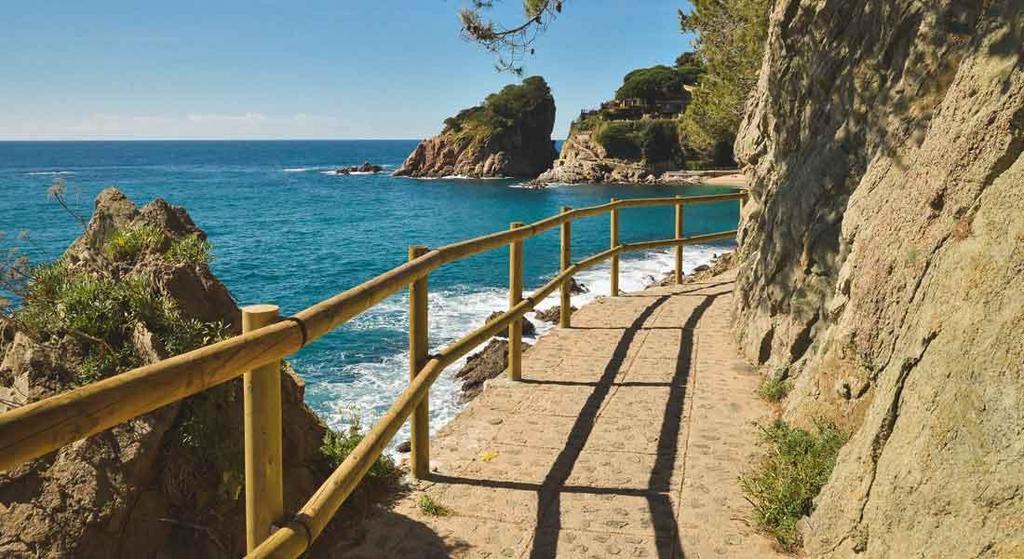 1 VANDRING OG KULTUR PÅ COSTA BRAVA Costa Brava betyr «den ville kysten» på spansk. Den strekker seg på nord-østsiden av Spania, fra Barcelona i sør og nordover mot den franske grensen.