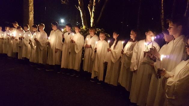 Gudstenester I løpet av konfirmasjonstida skal de delta på 8 gudstenester.