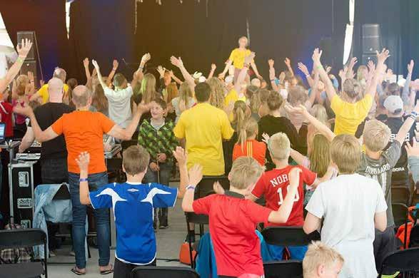 SØNDAG 1 JULI 10:00 God søndag 11:00 Familiekirkens sommerkonferanse Avslutningsmøte 12:00 TETT PÅ med Irene Krokeide Alnes 12:30 Jesuskvinner Skatter fra konferansene 14:00 Hans Weichbrodt 14:30