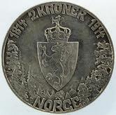 a fire 1 000,- Norske 2 kroner fra perioden 1908/16. VK 1279 Norske 2- og 5 ører i eske. Hhv.