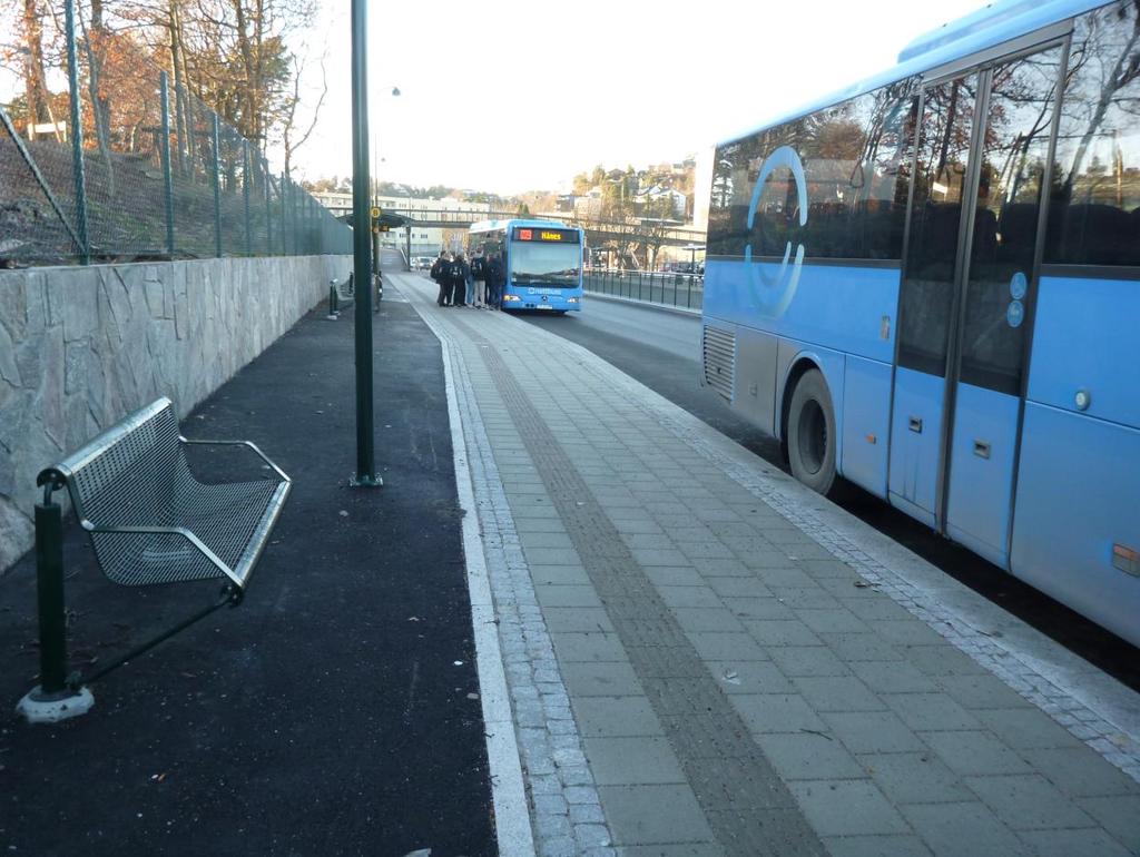 forstøtningsmurer i naturstein. Vågsbygd terminal nå er blitt et fullverdig kollektivknutepunkt, der det ligger ved Vågsbygd senter - hjertet av Vågsbygd med omkringliggende boligfortetting.