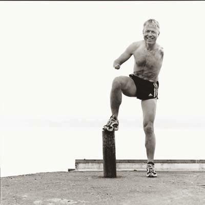 Cato Zahl Pedersen måtte amputere hele venstre og halve høyre arm etter en høyspentulykke i 1973. 21 år senere nådde han Sydpolen. 1.400 kilometer ble tilbakelagt på 54 dager.