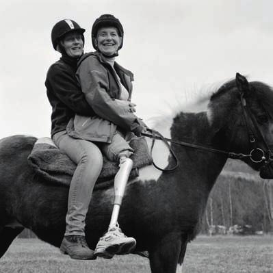 28 Inger Groven har alltid vært interessert i hester og ridning. Kreft tok det ene beinet hennes i ungdommen, men med god lårprotese har det aldri vært noen hindring.