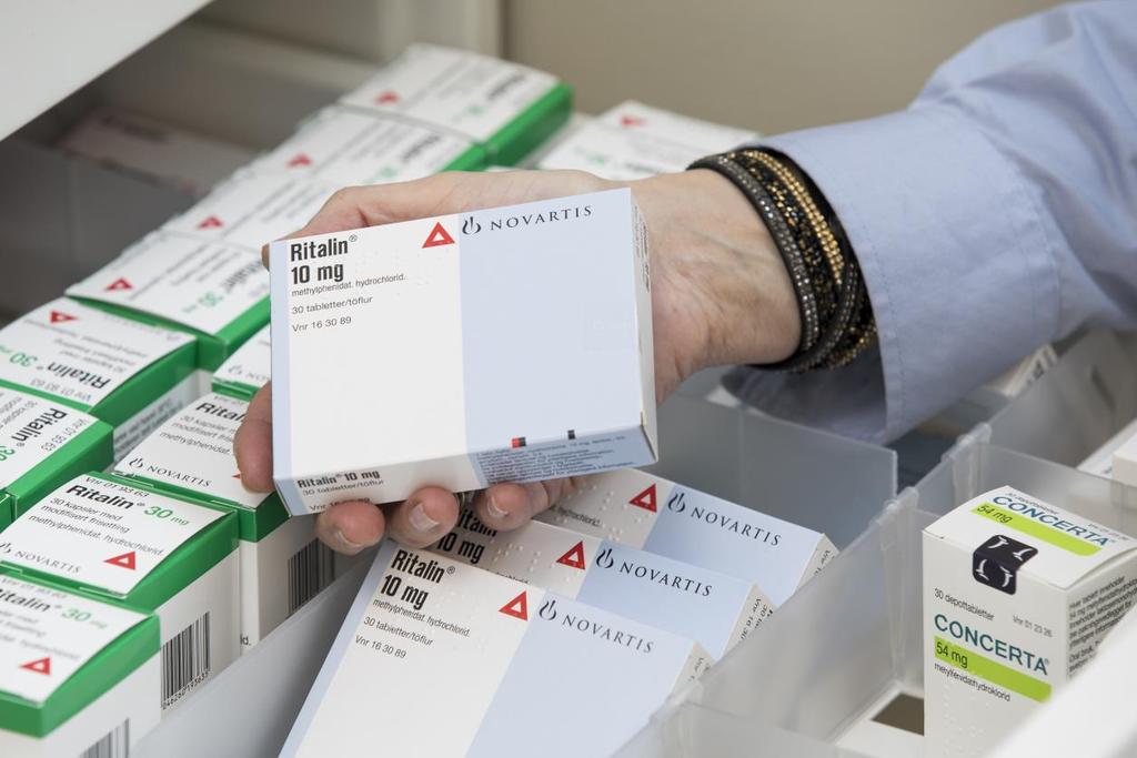 I forkant av utlevering Før apoteket leverer ut en legemiddelpakning skal apoteket: kontrollere visuelt at pakningens