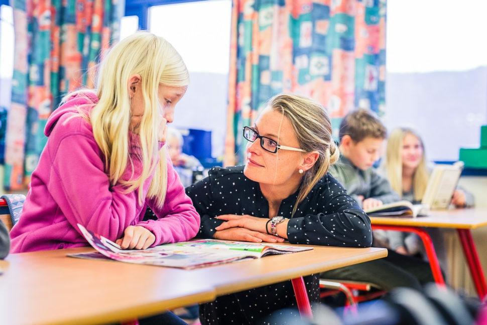 -Videreutdanning forandret meg som lærer Undervisningen er justert, noe som gir god effekt. Jeg stiller mer åpne spørsmål, og jeg gir elevene mer tid til å tenke før jeg lar noen svare.