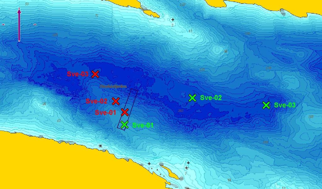 Figur 2.2: Sveholmane. Skisse av anleggets plassering. Prøvestasjoner er markert med et kryss.
