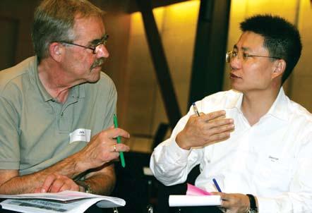 KAPITALMARKED Vice president investor relations Jarle Langfjæran i samtale med sales director i China, George Mao. påvirke markedsforholdene.