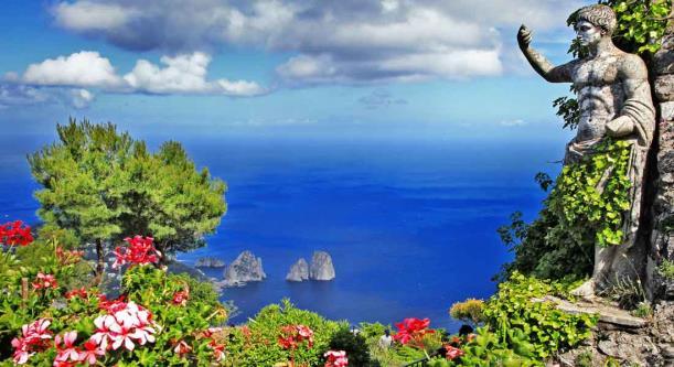 villa. Etter lunsj (ikke inklusive) drar vi til selve Capri by hvor vi får god tid til å utforske denne lille eksklusive byen under ettermiddagen. Dag 5 Fridag (F) Turens andre fridag.